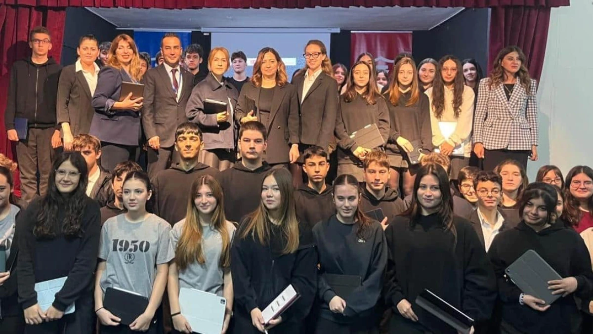 "Gen&ccedil; AR-Ge Yapay Zek&acirc; ile Ge&ccedil;mişten G&uuml;n&uuml;m&uuml;ze At&ouml;lyesi"