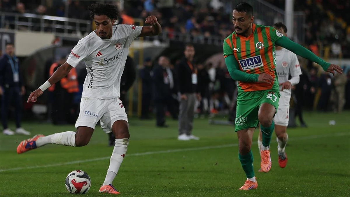 Gol yok, heyecan var: Antalya derbisi berabere