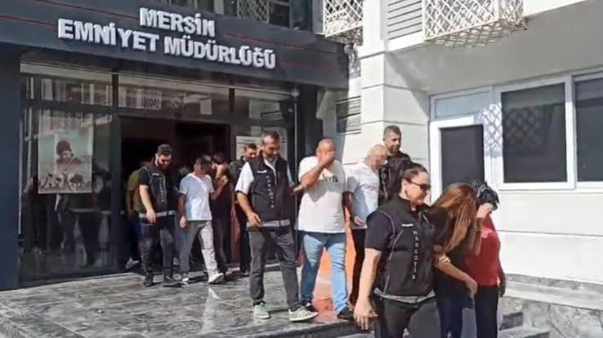 Hastane Otoparkında 256 Bin 900 Sentetik Ecza Hapı...