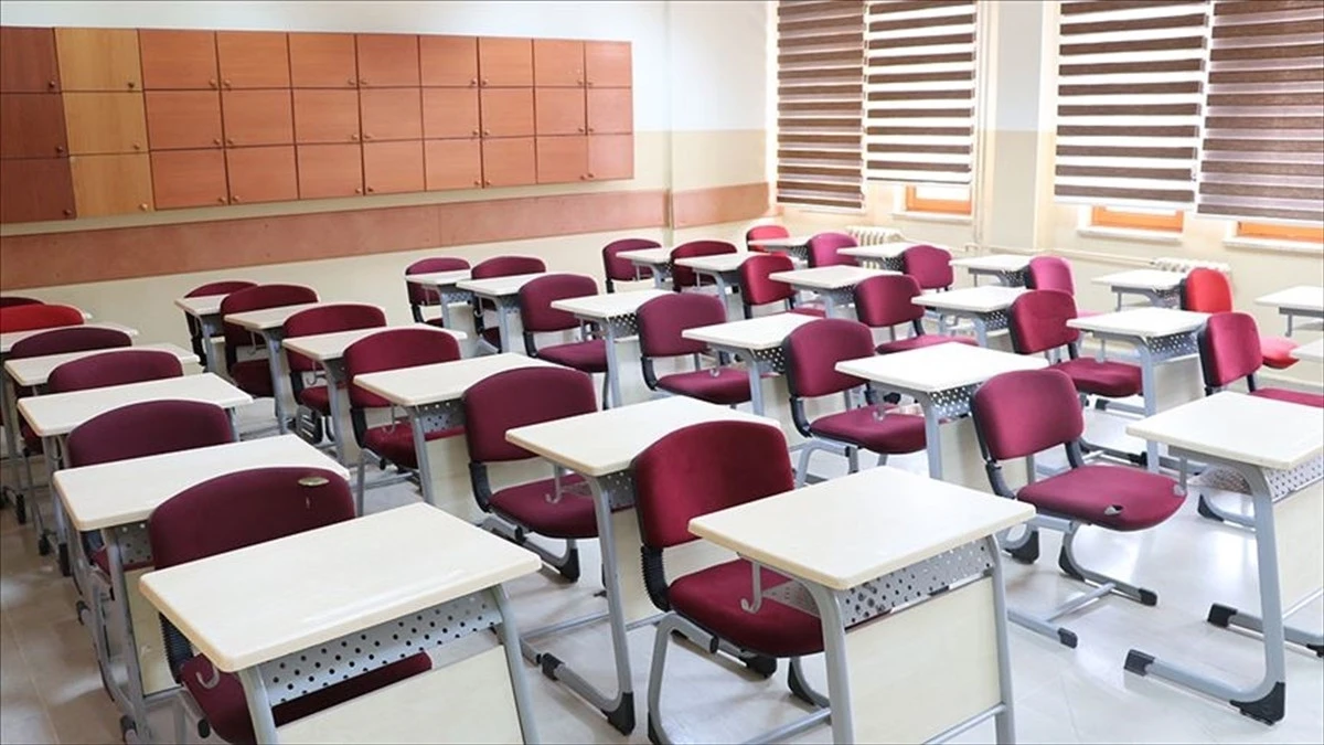 Hayalet sınıf skandalı: 48 &ouml;zel okul m&uuml;h&uuml;rlendi