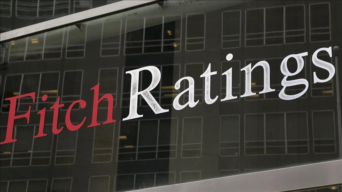 H&uuml;rm&uuml;z Boğazı krizi petrol piyasasını tedirgin etti: Fitch&rsquo;ten kritik değerlendirme