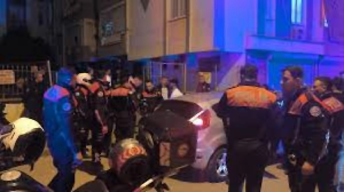 İki aile arasında &ccedil;ıkan silahlı kavgada 2 kişi yaralandı 3 ş&uuml;pheli g&ouml;zaltına alındı