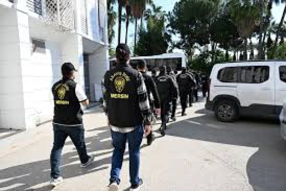 İş Vaadiyle Dolandırıcılık Yapan 7 Zanlı Tutuklandı