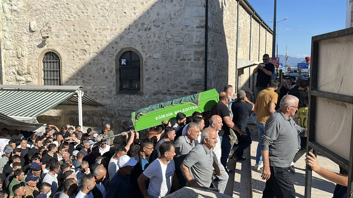 Isparta&rsquo;da iki gencin ardından g&ouml;zyaşı: Cenazeler toprağa verildi