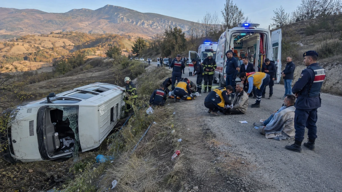 Kahramanmaraş&rsquo;ta iş&ccedil;i servisi devrildi: 19 kişi yaralandı