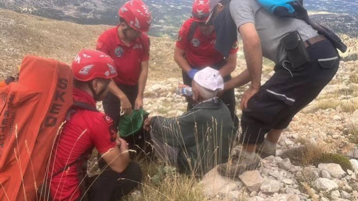 Kaş İl&ccedil;esinde Kayıp Olan Kişiyi Jandarma Ekipleri Buldu