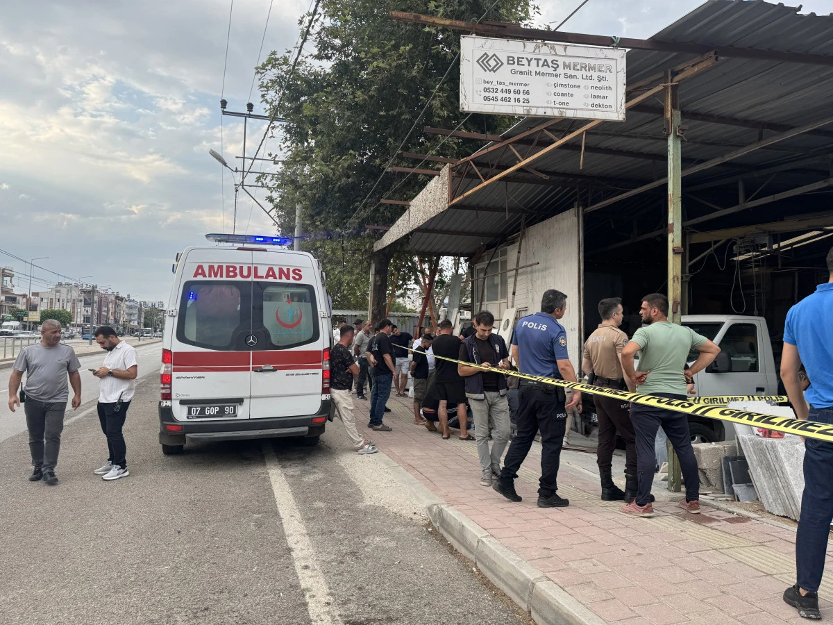 Kendi iş yerinde &uuml;zerine mermer blok d&uuml;şen kadın hayatını kaybetti