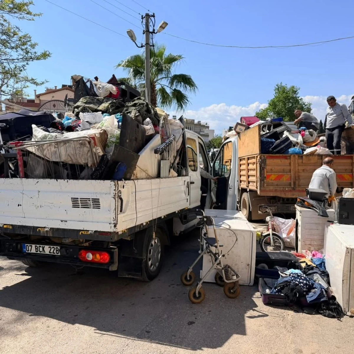 Kepez&rsquo;de aynı adrese &uuml;&ccedil;&uuml;nc&uuml; m&uuml;dahale: 20 kamyonluk &ccedil;&ouml;p ev ger&ccedil;eği