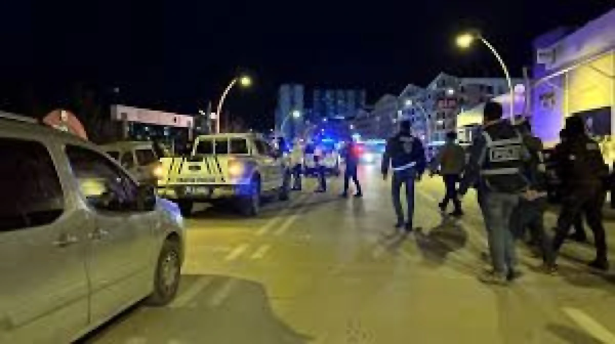 Kırıkkale'de polis memuru bı&ccedil;akla yaralandı