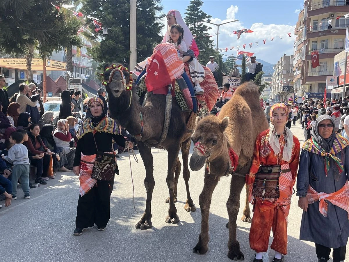Kumluca il&ccedil;esinde 27. Geleneksel Tarım ve Seracılık Festivali, Y&ouml;r&uuml;k G&ouml;&ccedil;&uuml; Etkinliğiyle Başladı