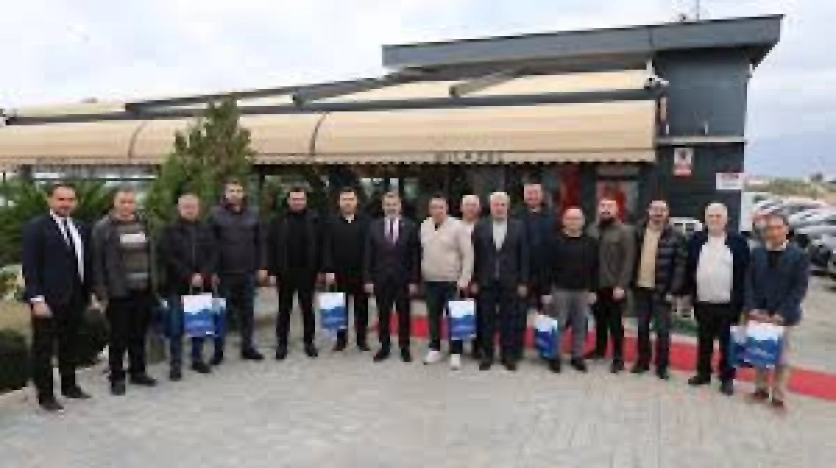 (KUTSO) Başkanı Fahri &Ouml;zen, bir kafede basın toplantısı