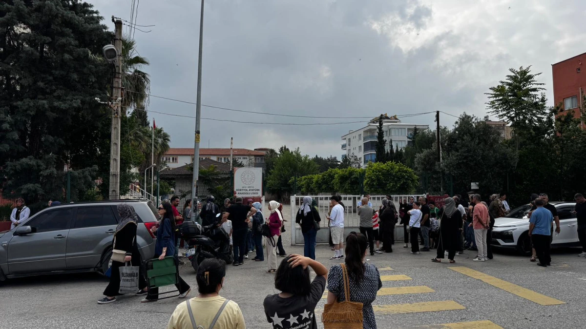 LGS Maratonu Başladı: Y&uuml;zbinlerce &Ouml;ğrenci Hayalleri İ&ccedil;in Ter D&ouml;k&uuml;yor