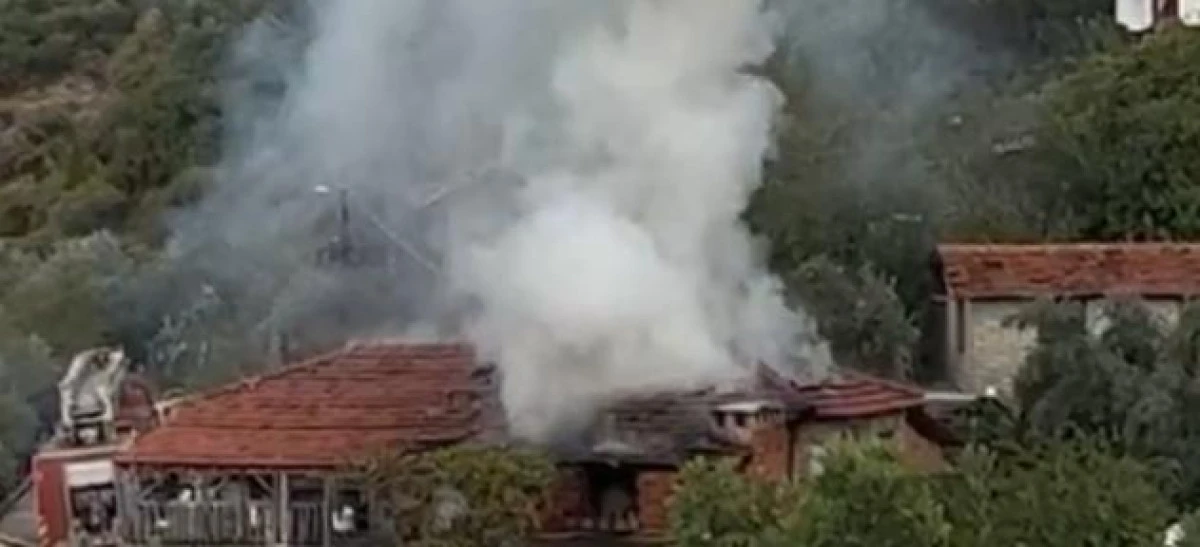 Manavgat&rsquo;ta korkutan yangın! Benzinle ş&ouml;mineyi yakmak isterken yaralandı