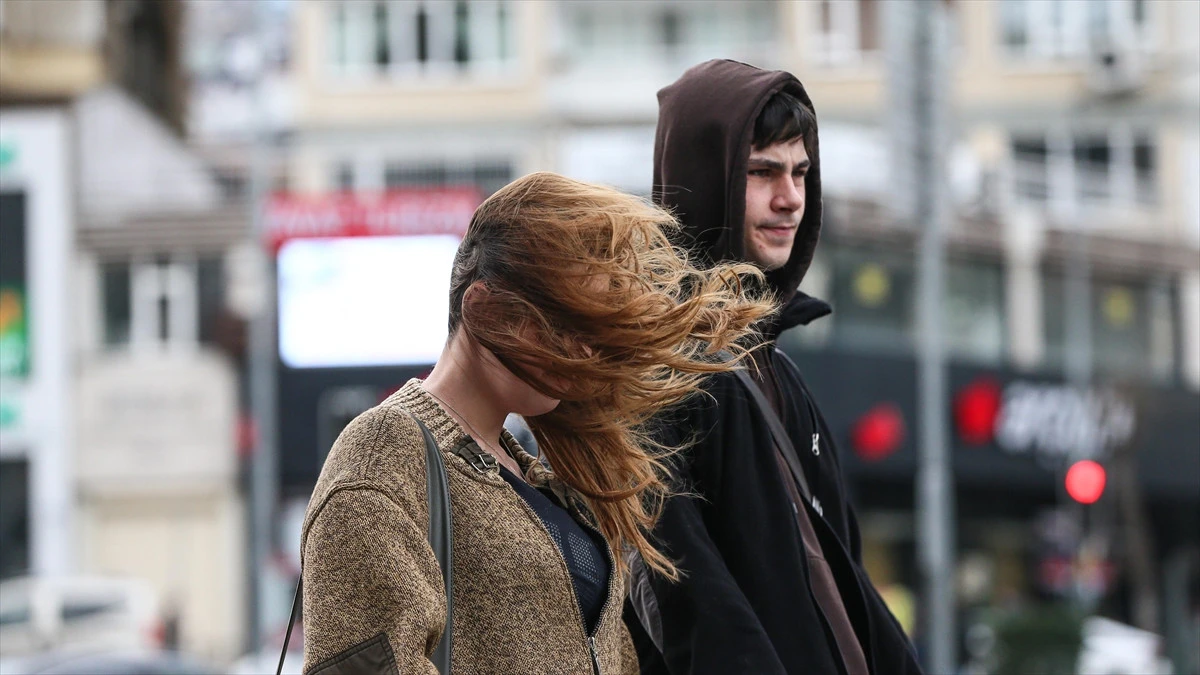 Marmara ve Ege&rsquo;de Kuvvetli R&uuml;zgar Alarmı-Fırtına Ulaşımı Etkileyebilir