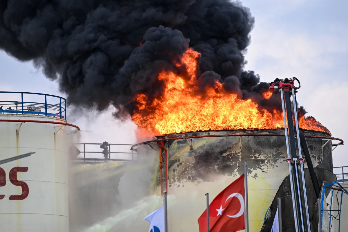Mersin'de Akaryakıt Tankında Patlama: İş&ccedil;i Hayatını Kaybetti