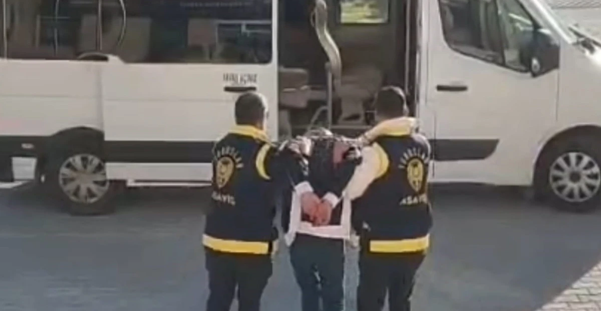 Mersin&rsquo;de Satırlı Banka Soygunu Girişimi: Zanlı Kıskıvrak Yakalandı