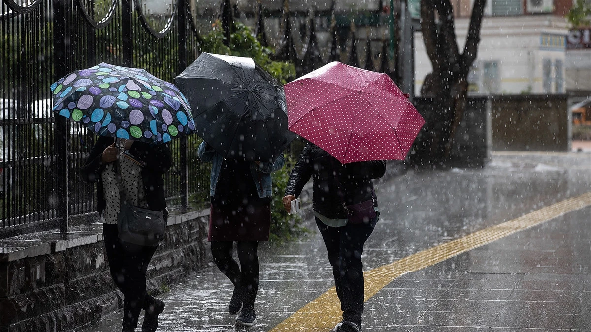 Meteoroloji uyardı: Yurdun b&uuml;y&uuml;k b&ouml;l&uuml;m&uuml;nde kuvvetli sağanak bekleniyor