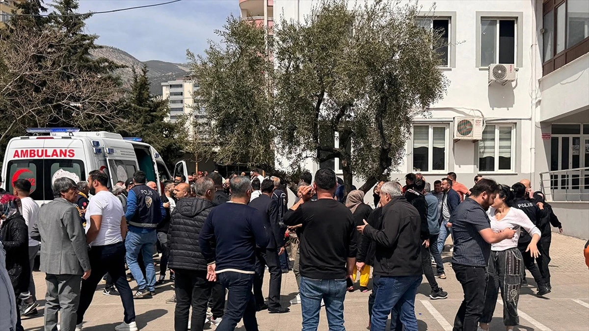 Okullarda Silah Ter&ouml;r&uuml;: &Ccedil;ocuklar Hedefte, &Ccedil;ok Sayıda G&ouml;zaltılar Var!
