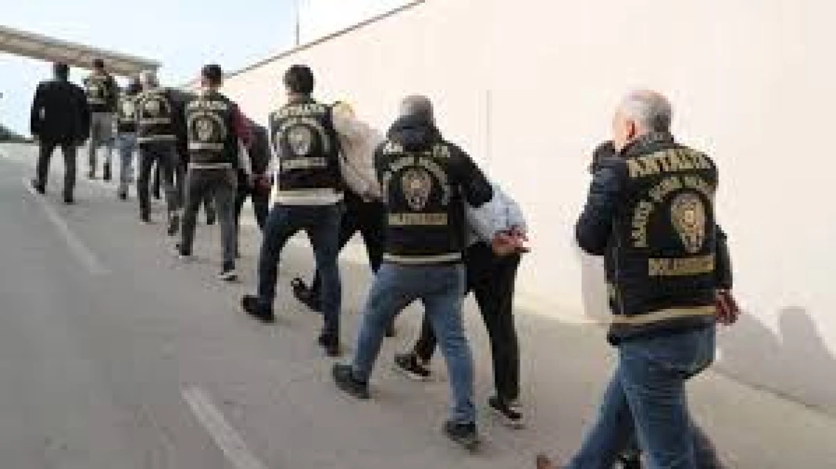 Operasyonda Dolandırıcılık Yaptıkları İddiasıyla 2' si Tutuklandı