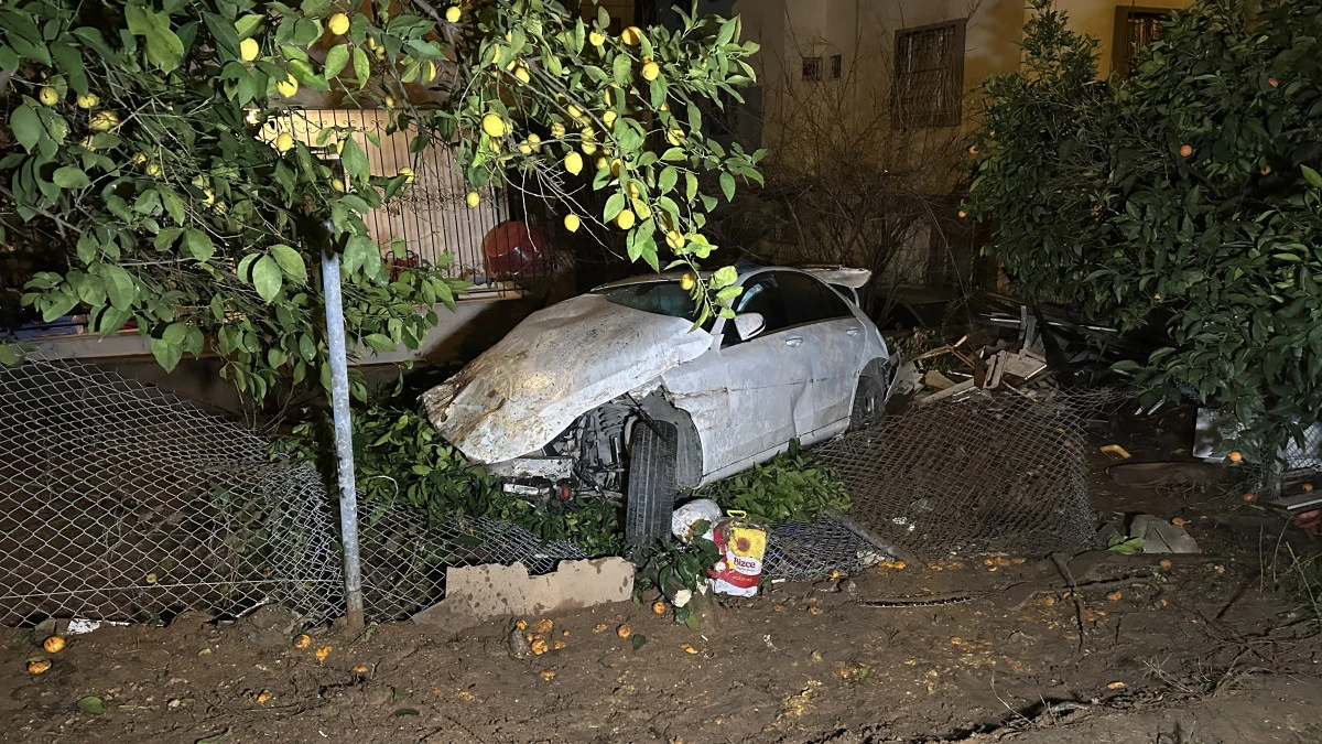 Otoyolda Lastik Patladı: Otomobil Şarampole Devrildi