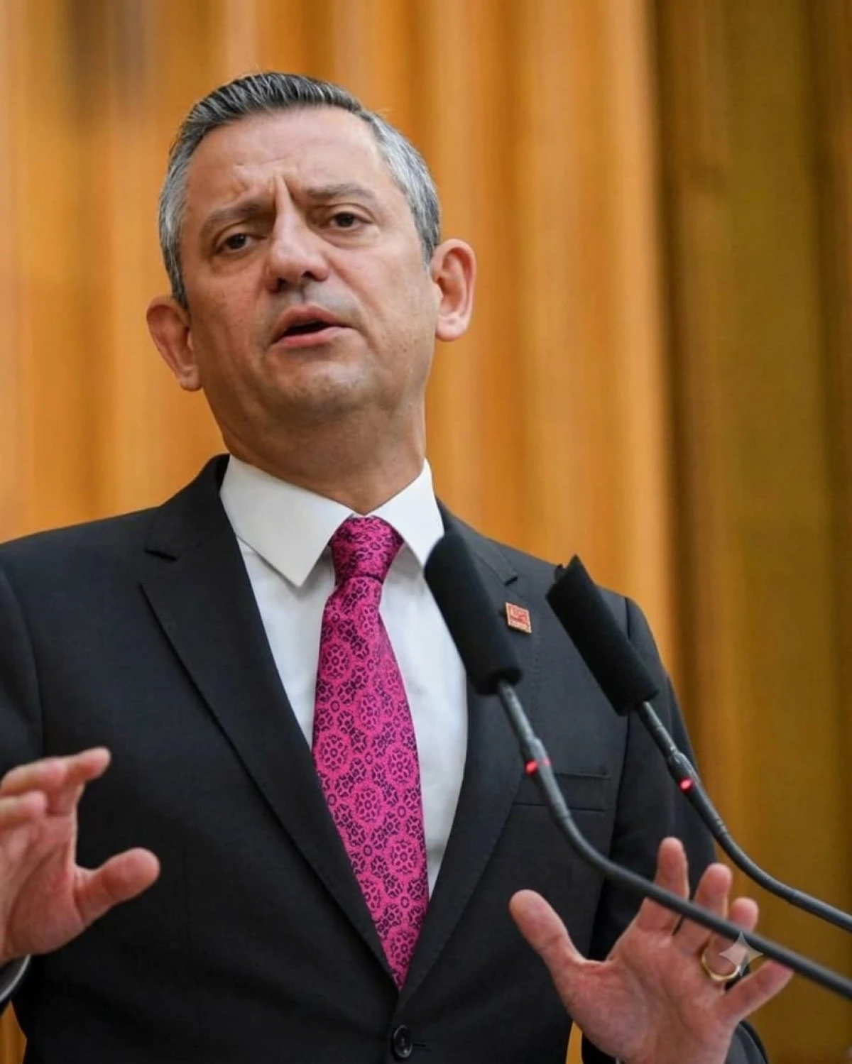 &Ouml;zg&uuml;r &Ouml;zel&rsquo;den yeni parti a&ccedil;ıklaması: Tarih i&ccedil;in ağustos-eyl&uuml;l işareti