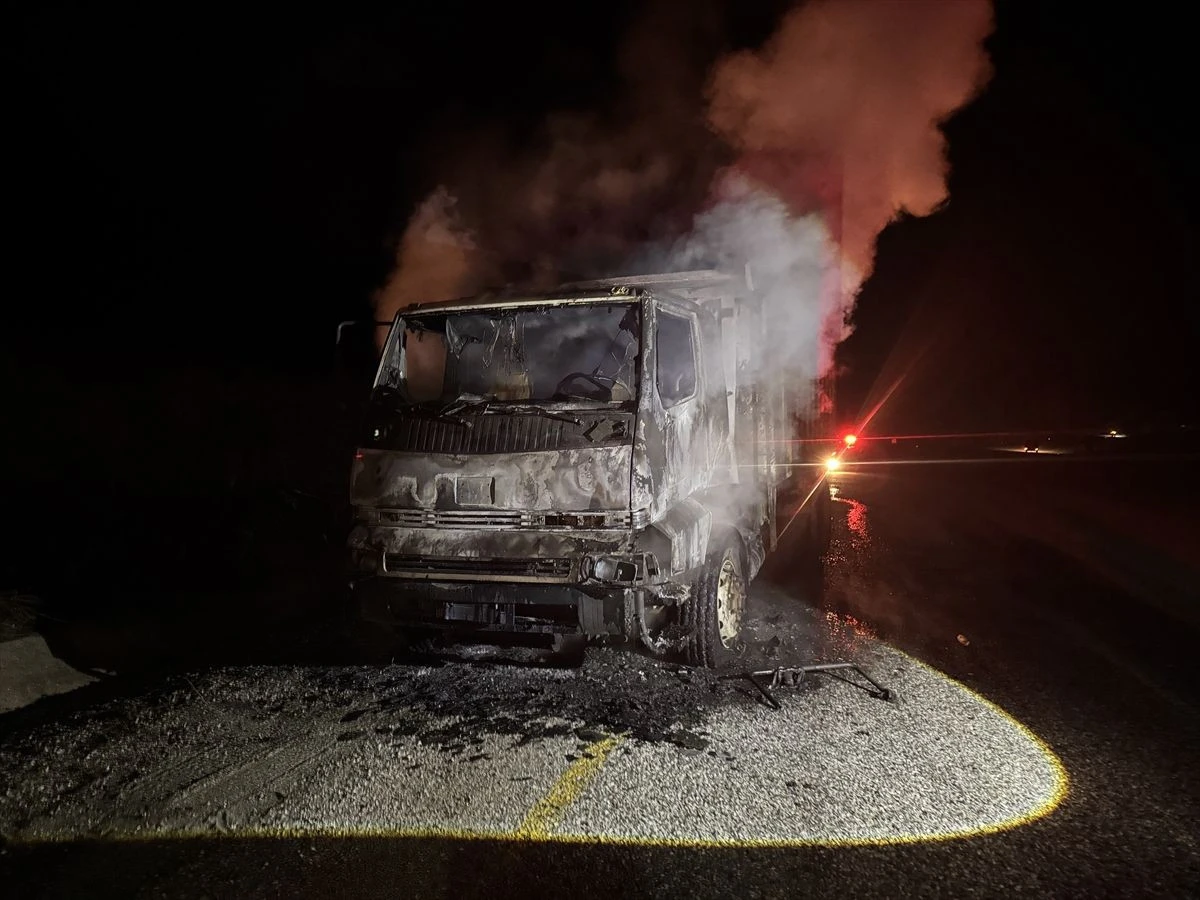 Park Halinde ki Kamyon Yandı