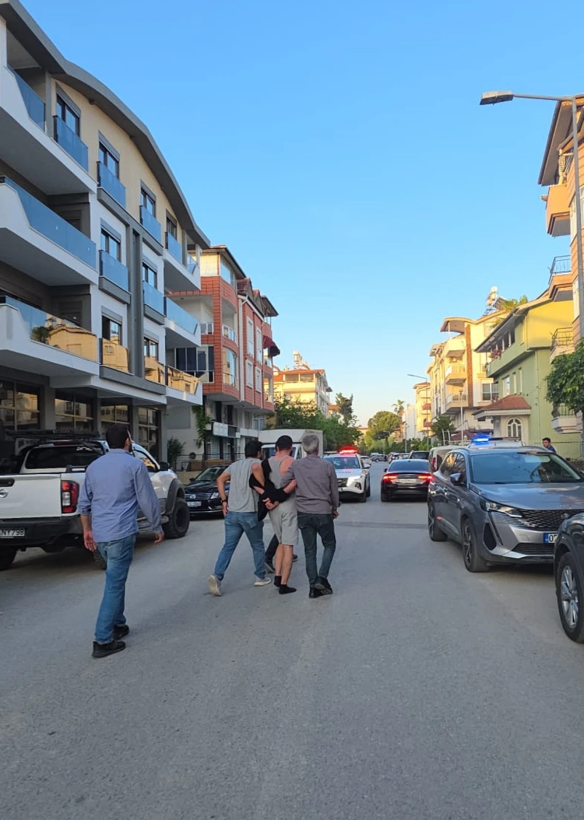 Polisten Ka&ccedil;tı, &Ccedil;atıda Yakalandı: 20 Yıllık Firariye &Ccedil;atıda Operasyon