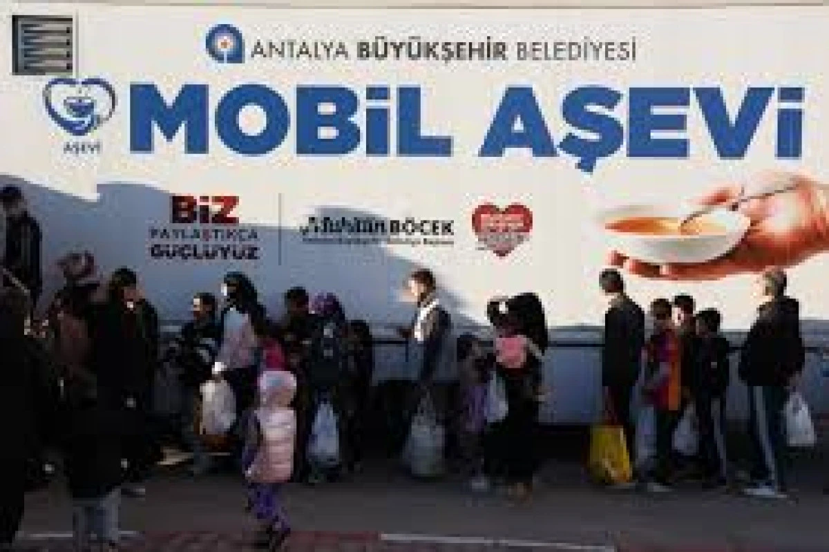 Ramazanda Sıcak Yemek Dağıtımını Devam Ediyor