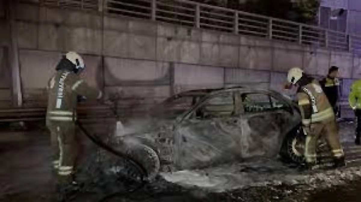 Şarj Halindeki Elektrikli Otomobilde Çıkan Yangın