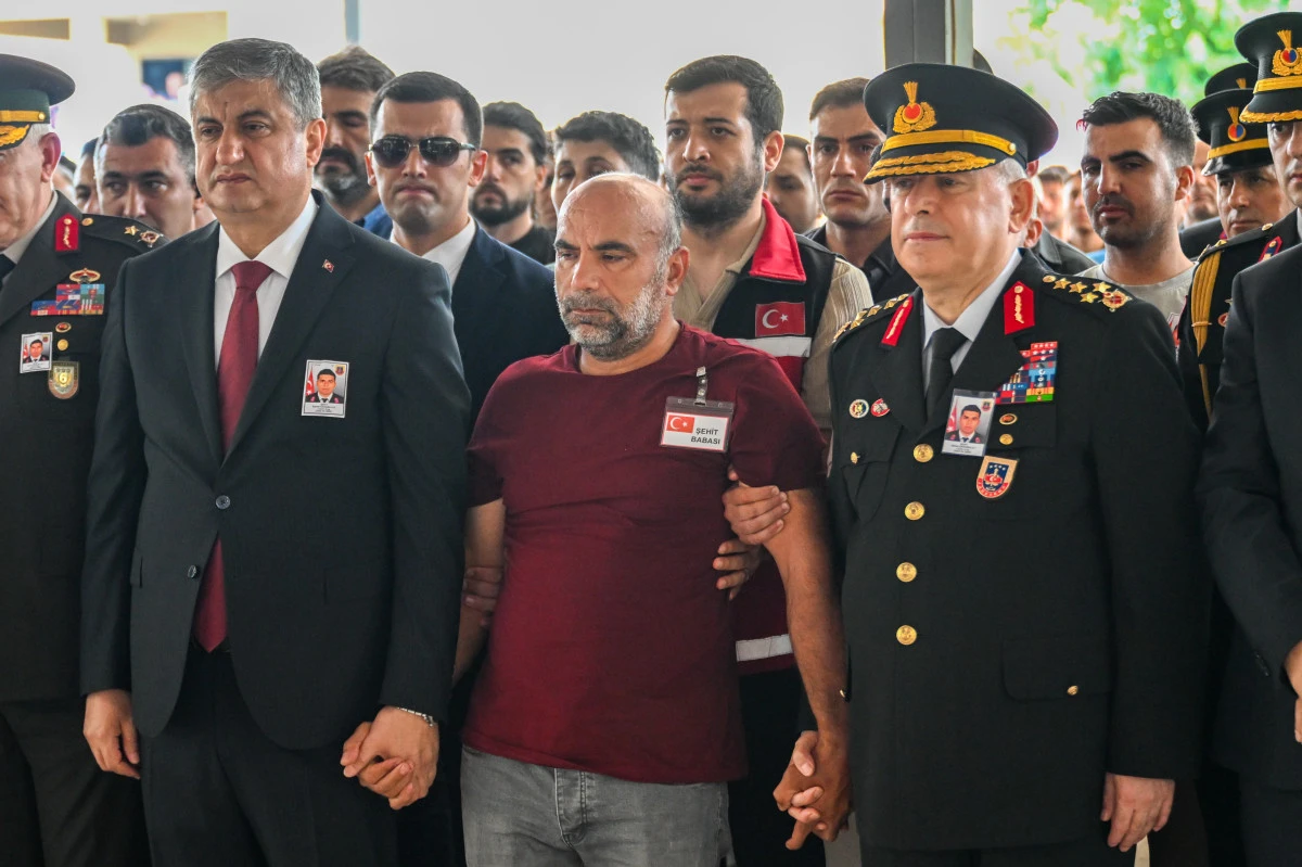 Şehit Uzman &Ccedil;avuş Samet Karabulut, G&ouml;zyaşlarıyla Sonsuzluğa Uğurlandı