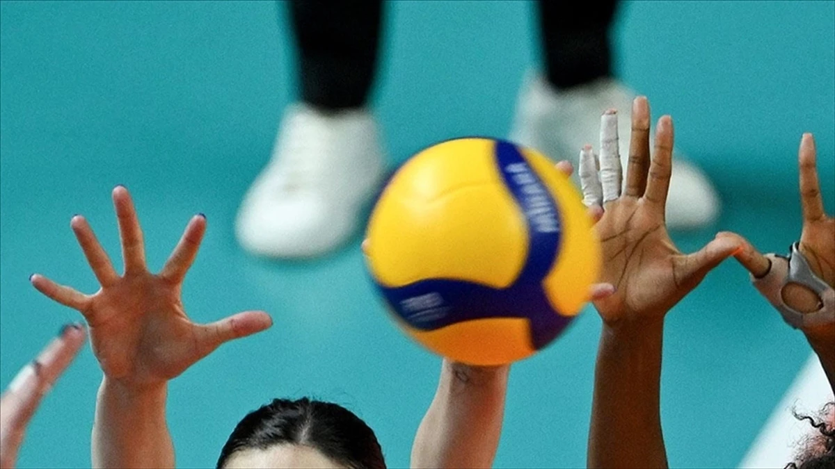 Sultanlar Ligi&rsquo;nde Dev Derbi: Galatasaray ile Fenerbah&ccedil;e Sahada