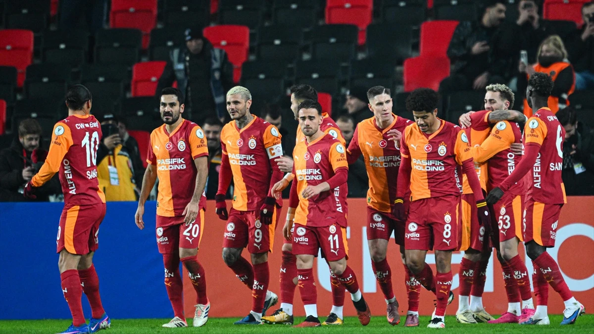 S&uuml;per Kupa'da s&uuml;per g&uuml;&ccedil; Galatasaray Trabzonsporu ezdi ge&ccedil;ti