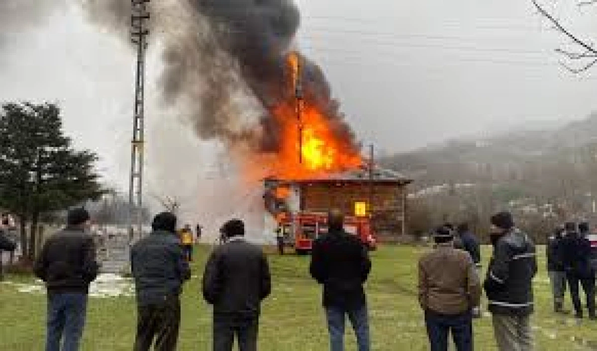 Tarihi Ahşap Cami Neden Yandı bilinmiyor