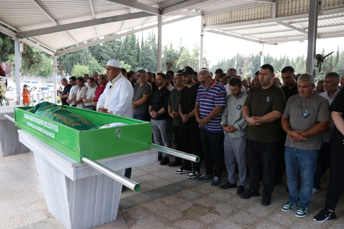 Tolga Kalender&rsquo;in yarım kalan futbol hik&acirc;yesi Adana&rsquo;da son buldu