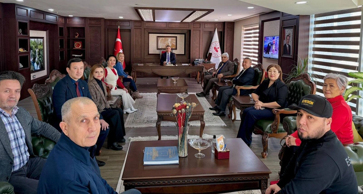 T&Uuml;RK D&Uuml;NYASI&rsquo;NDAN KEPEZ&rsquo;İN YENİ KAYMAKAMI SUAT DERVİŞOĞLU&rsquo;NA &ldquo;HAYIRLI OLSUN&rdquo; ZİYARETİ