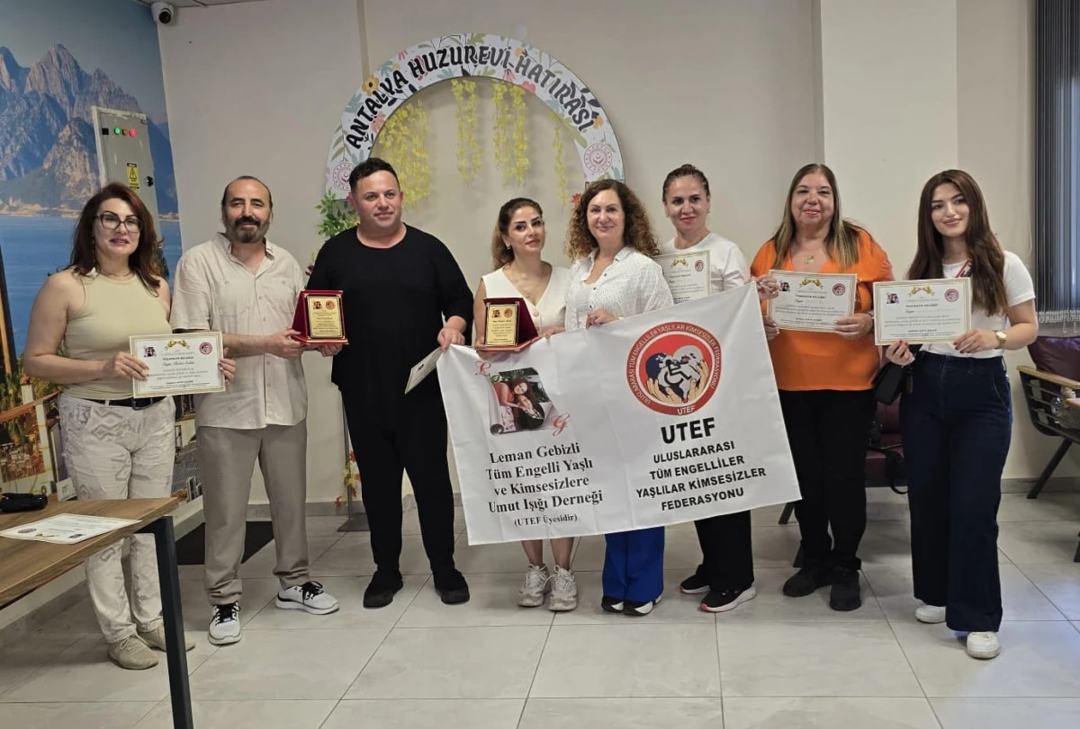 UTEF &Ouml;nc&uuml;l&uuml;ğ&uuml;nde G&uuml;zelliğe Dokunan Eller Huzurevinde G&ouml;n&uuml;llere Dokundu