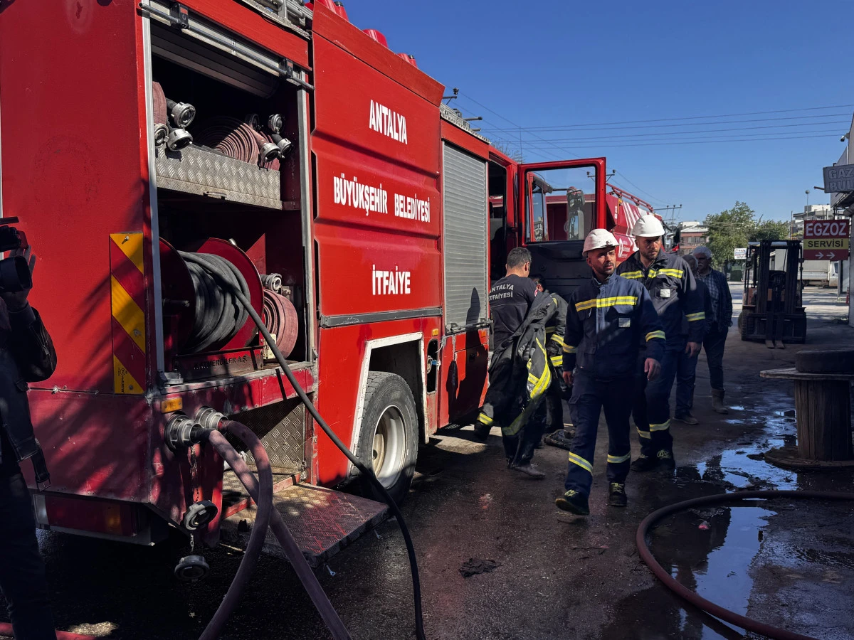 Yeni A&ccedil;ılan Oto Yedek Par&ccedil;a D&uuml;kk&acirc;nı Alevlere Teslim: 20 Milyon Zarar