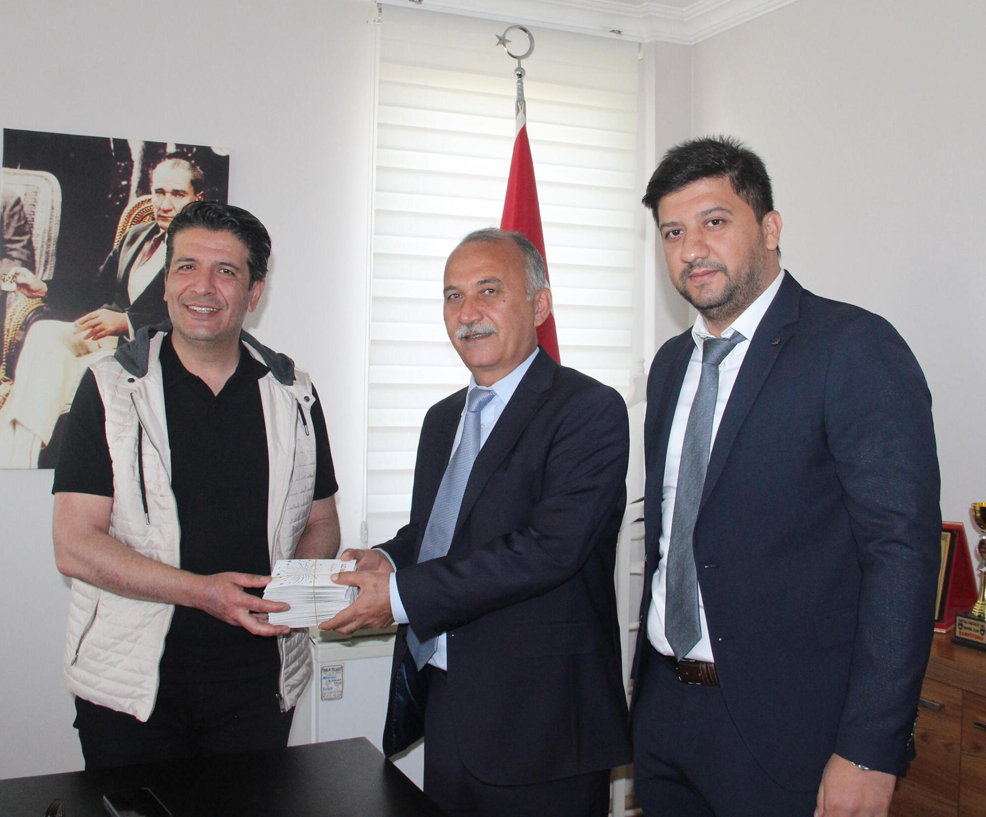 HEDİYE ÇEKLERİ TESLİM EDİLDİ