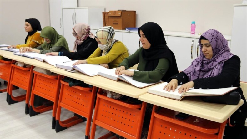 Şanlıurfa’da görme engelliler mukabele geleneğini Braille alfabesiyle sürdürüyor