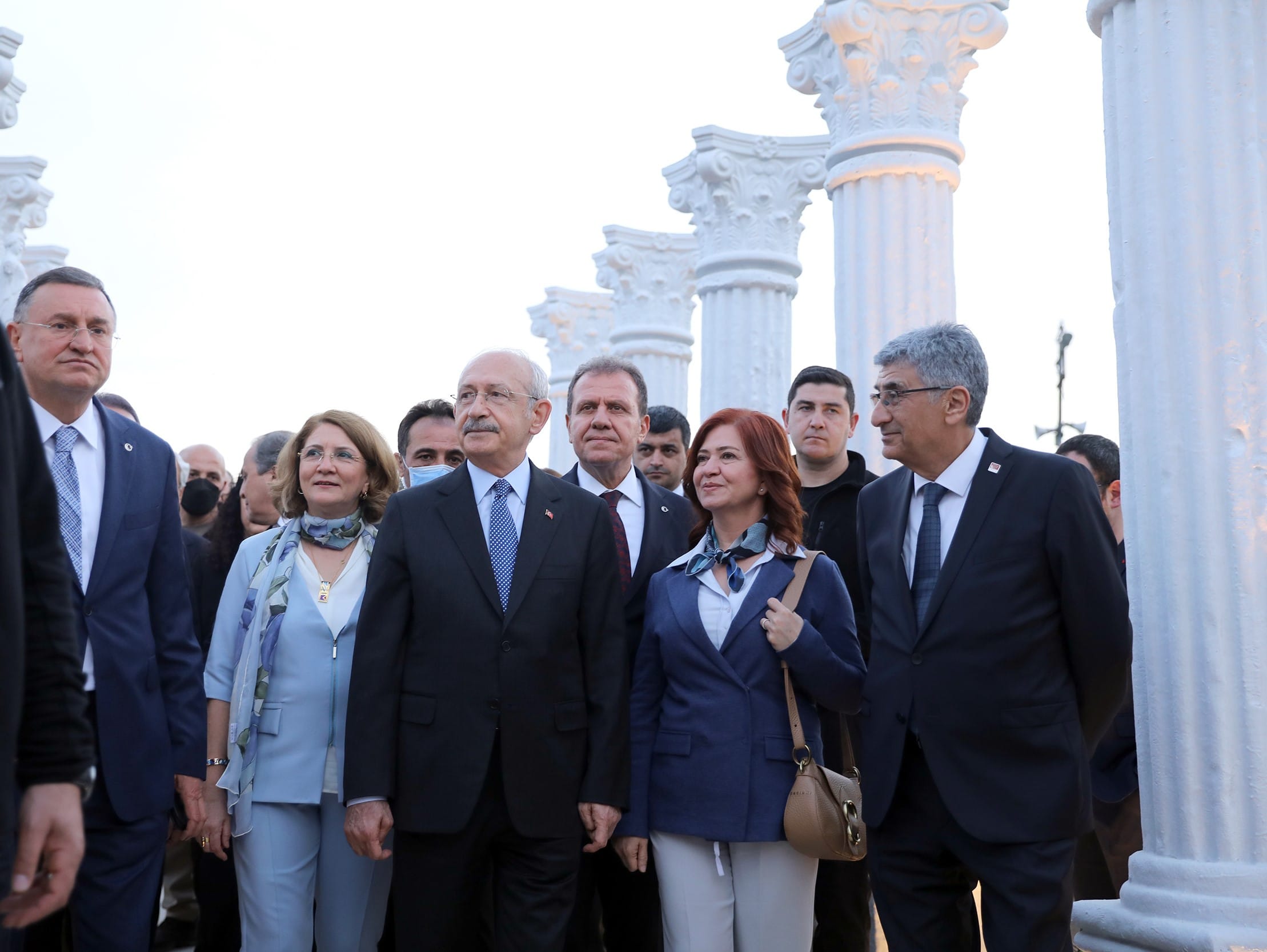 BAŞKAN SEÇER, CHP LİDERİ KILIÇDAROĞLU İLE BİRLİKTE MERSİN BAHÇESİ’Nİ GEZDİ