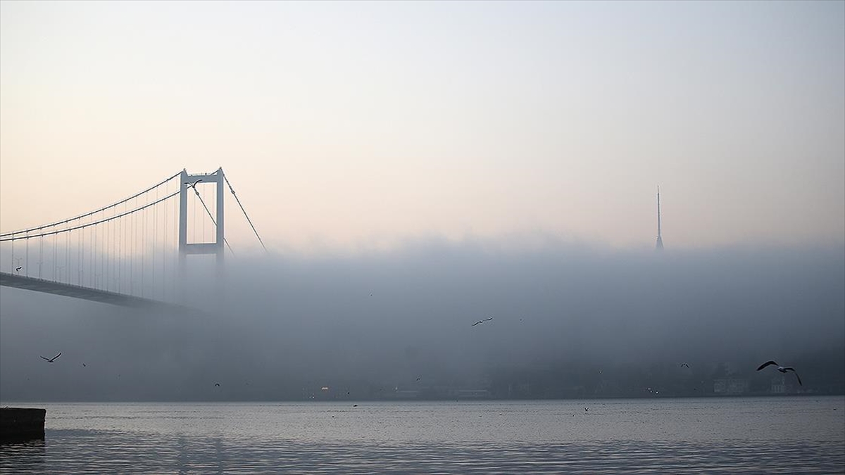 AA-20220406-27479869-27479868-ISTANBUL_BOGAZINDA_GEMI_TRAFIGI_ASKIYA_ALINDI