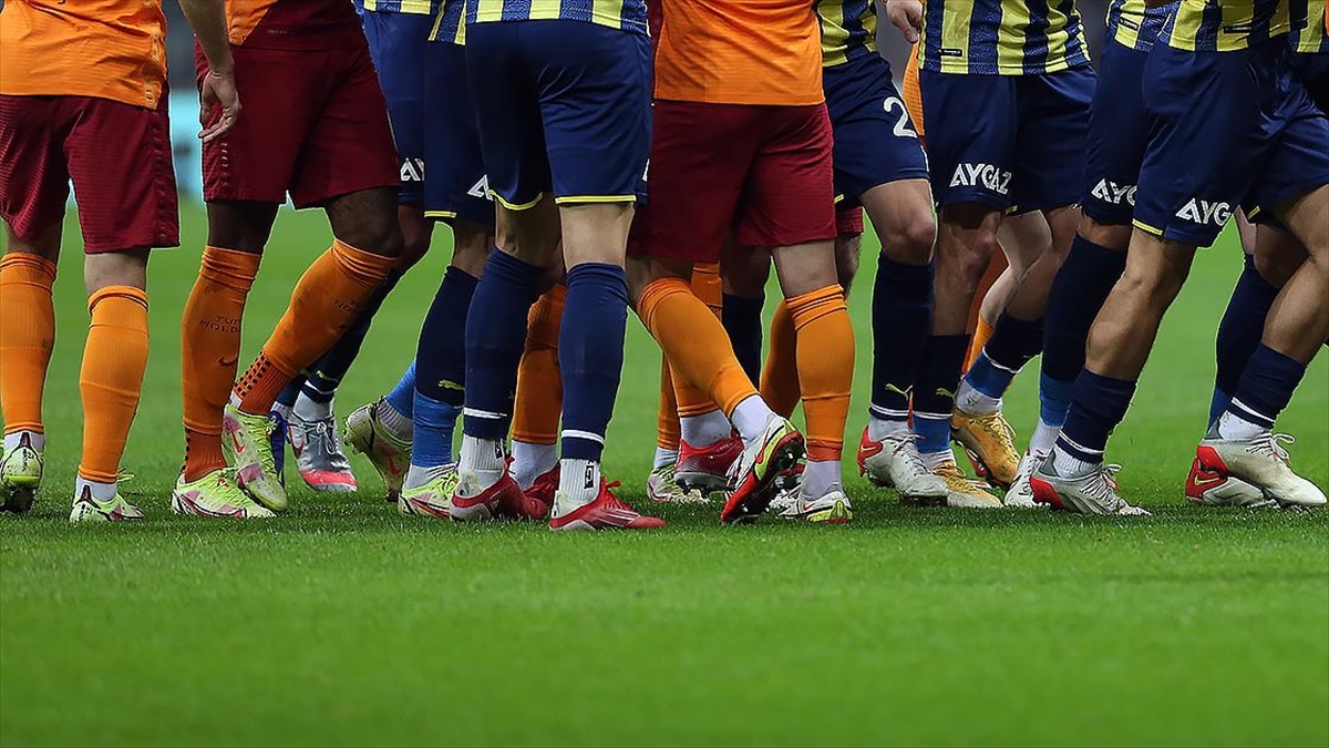 Fenerbahçe-Galatasaray derbisinde 11’ler belli oldu