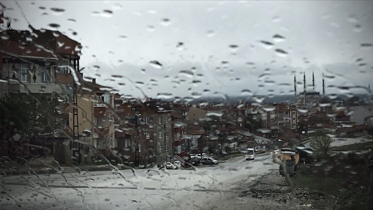 Marmara ve Batı Karadeniz bölgeleri için kuvvetli sağanak uyarısı