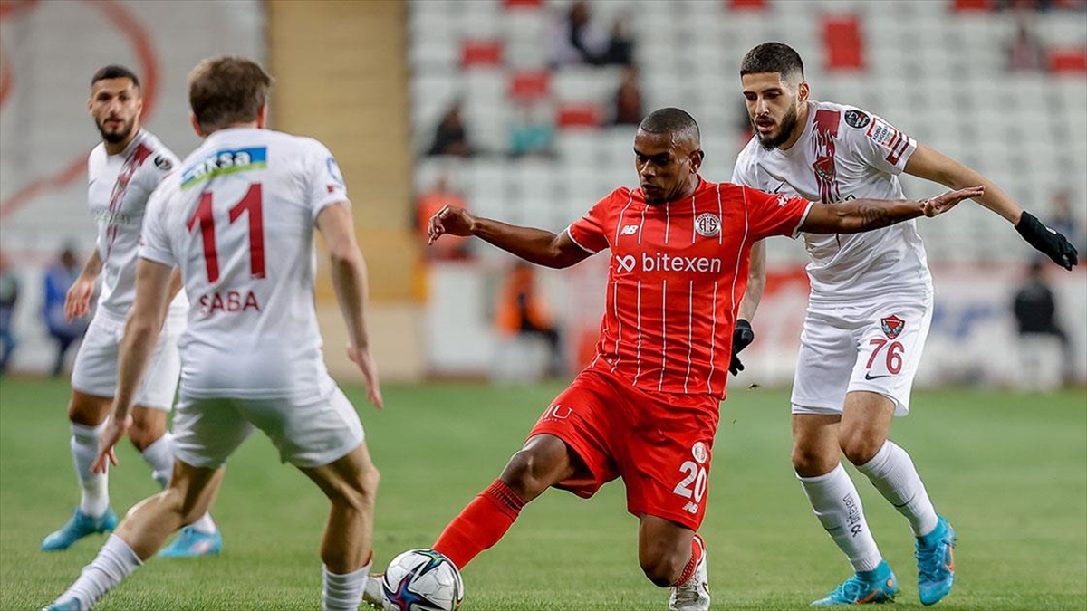 Antalyaspor sahasında Hatayspor’u 4-1 yendi
