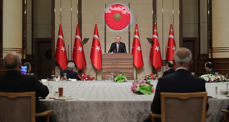 Cumhurbaşkanı Erdoğan: Esnaf ve sanatkarı ihtiyaçlara göre yeni araçlarla desteklemeyi sürdüreceğiz