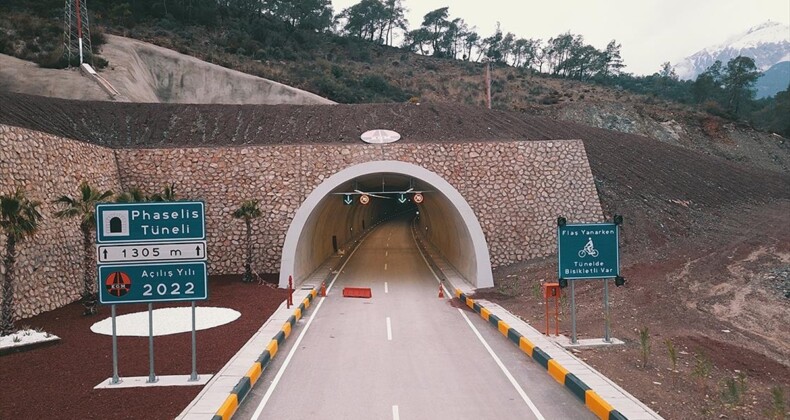 Antalya’nın ulaşımını rahatlatacak Phaselis Tüneli bugün açılacak
