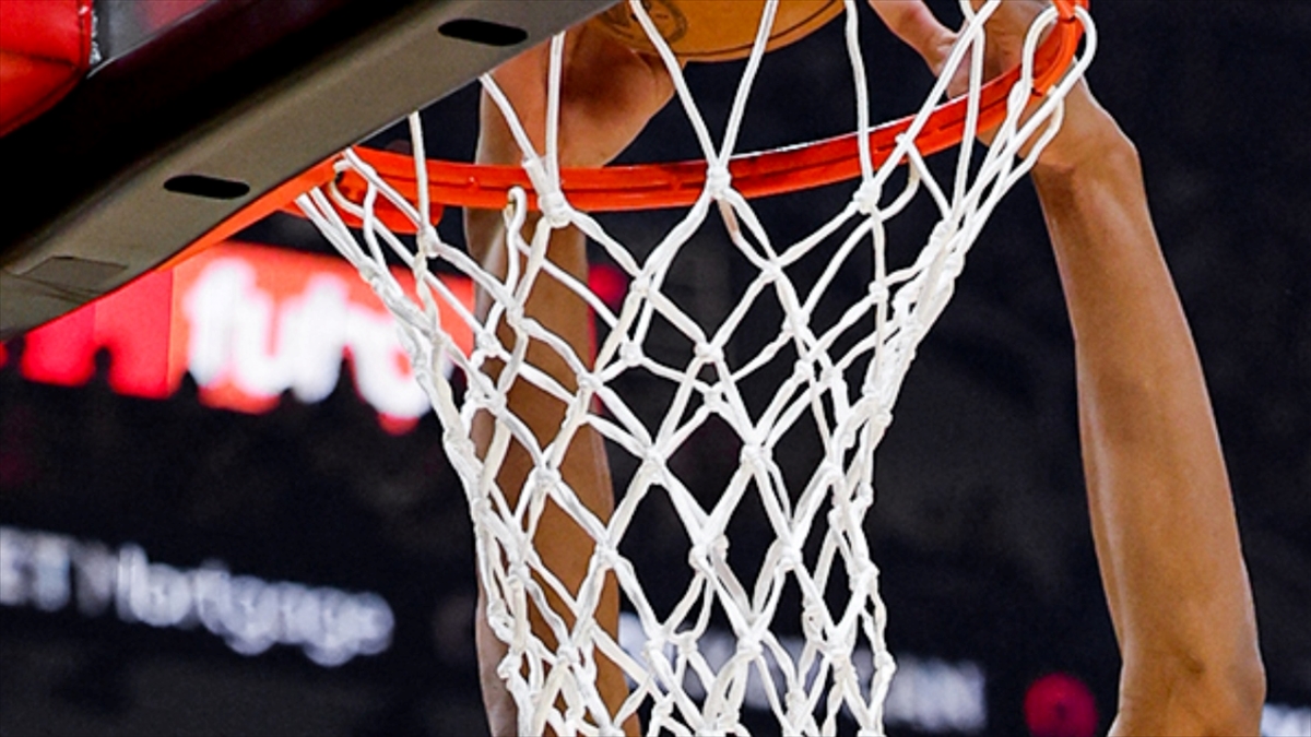 NBA’de Hawks ve Pelicans play-off’lara yükseldi