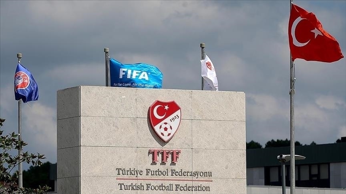 AA-20220417-27592359-27592358-TFF_MHK_BASKANI_FERHAT_GUNDOGDU_ILE_UYELERININ_ISTIFA_ETTIGINI_ACIKLADI