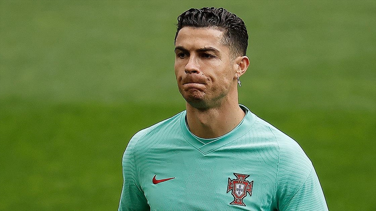 Cristiano Ronaldo yeni doğan ikizlerinden birini kaybetti