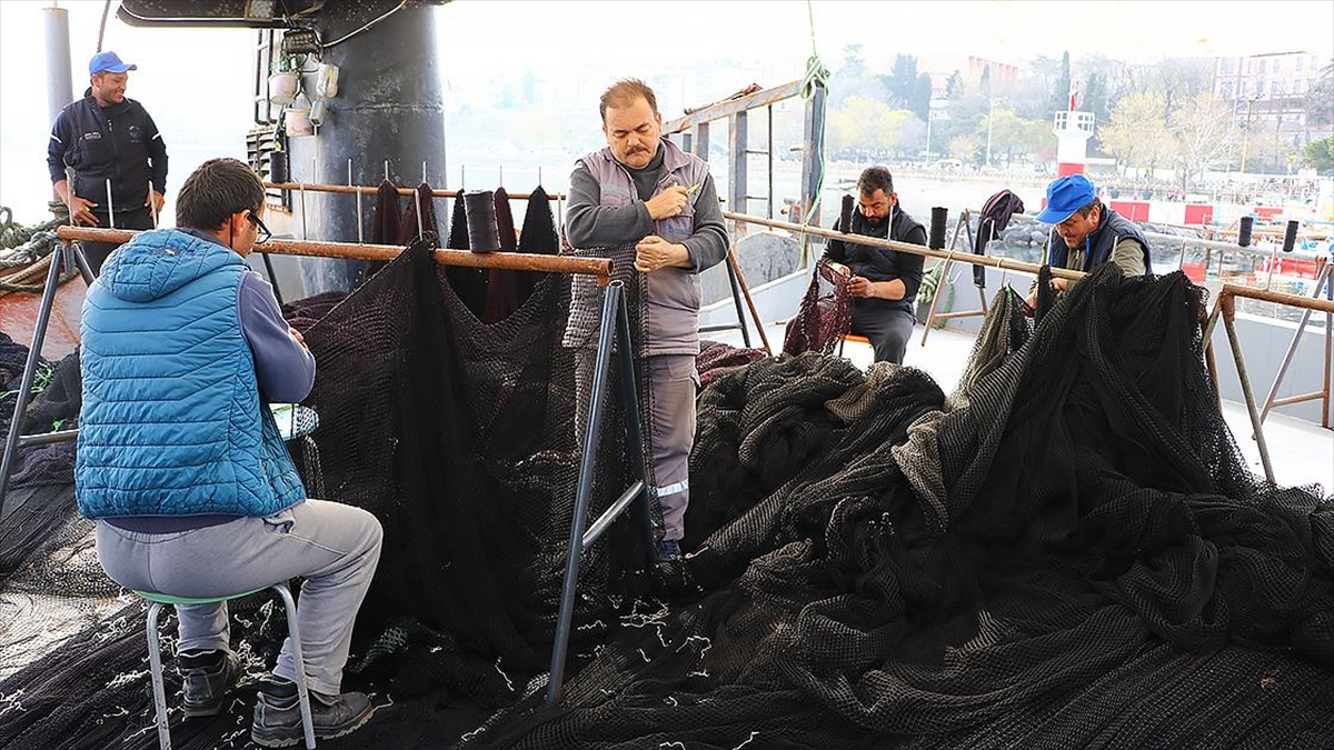 Tekirdağ’da balıkçıların “ağ mesaisi” başladı